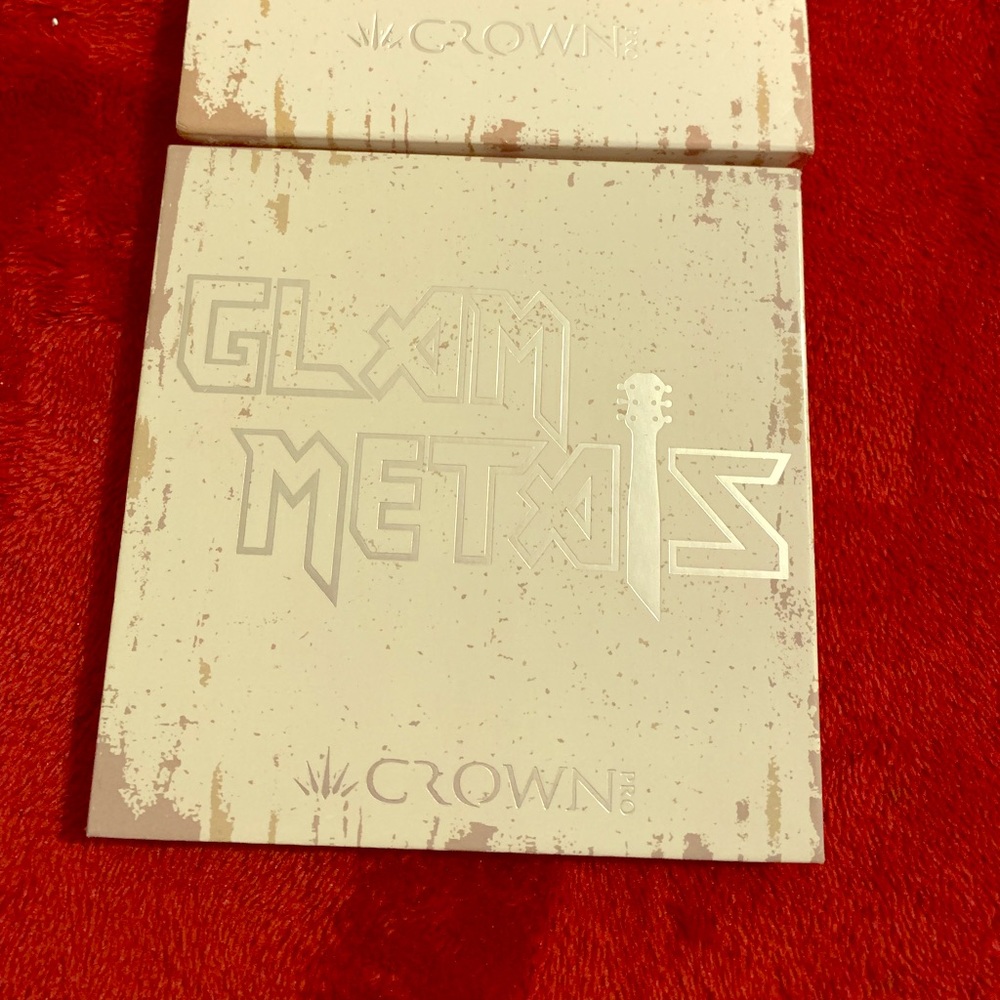 Glam metal eyeshadow palette